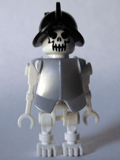 LEGO Skeleton Fantasy Era Torso with Evil Skull Black Conquistador Helmet Pearl Light Gray Armor (gen021) minifigure