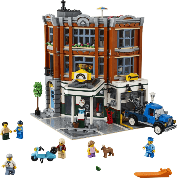 LEGO Corner Garage (10264-1) set, 2019