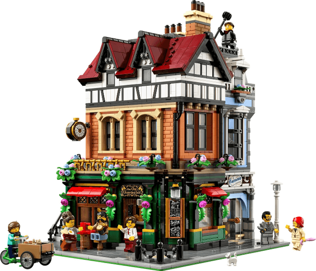 LEGO Tudor Corner (10350-1) set, 2025