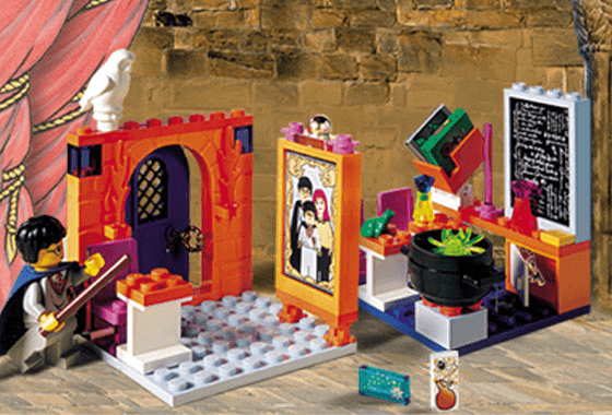LEGO Hogwarts Classroom (4721-1) set, 2001