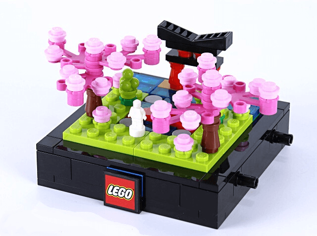LEGO Bricktober Season Set 1/4 - Spring (2019 Toys "R" Us Exclusive) (6307985-1) set, 2019