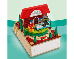 LEGO Bricktober Fairy Tale Set 3/4 - Little Red Riding Hood (2021 Toys "R" Us Exclusive) (6384693-1) set