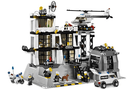 LEGO Police Station - WITHOUT Light-Up Minifigure (7237-2) set, 2006