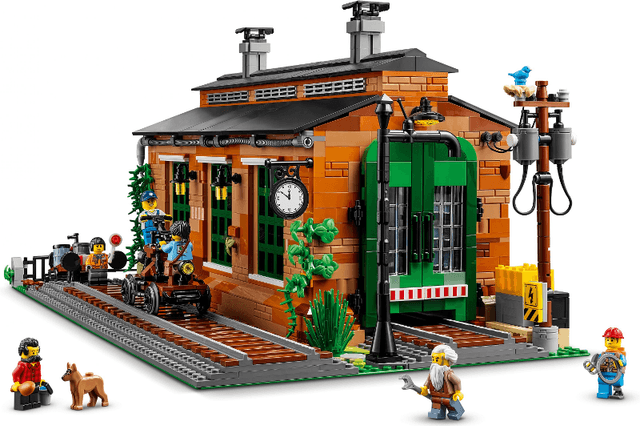 LEGO Old Train Engine Shed (910033-1) set, 2024